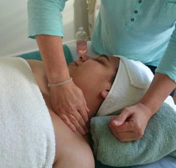 Massage of the face, Essex