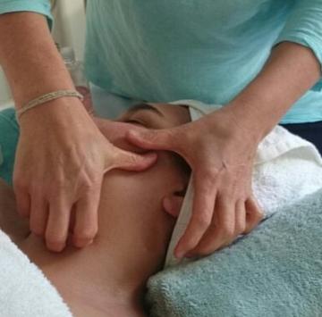 Stimulating facial muscles shiatsu massage